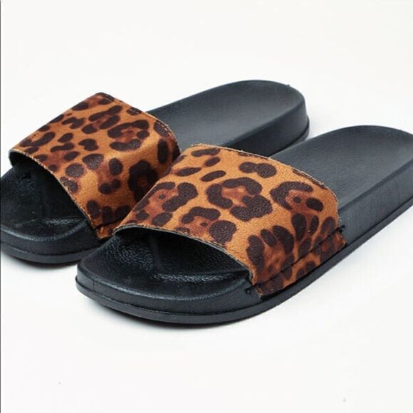 Leopard printed flat sandals  - Picture 1 of 6